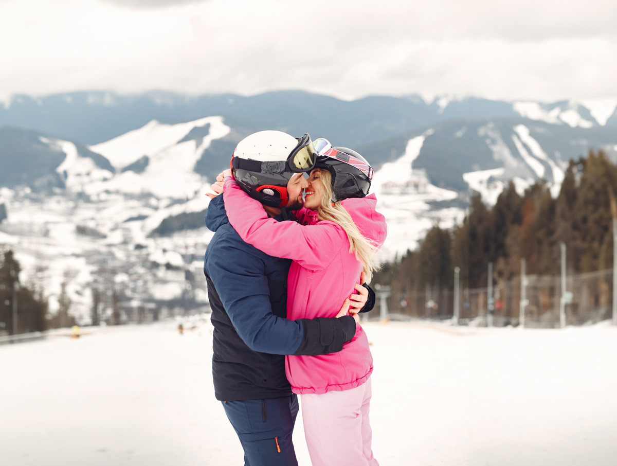 couple-vetements-sport-gens-vacances-hiver-montagnes Luz Ardiden